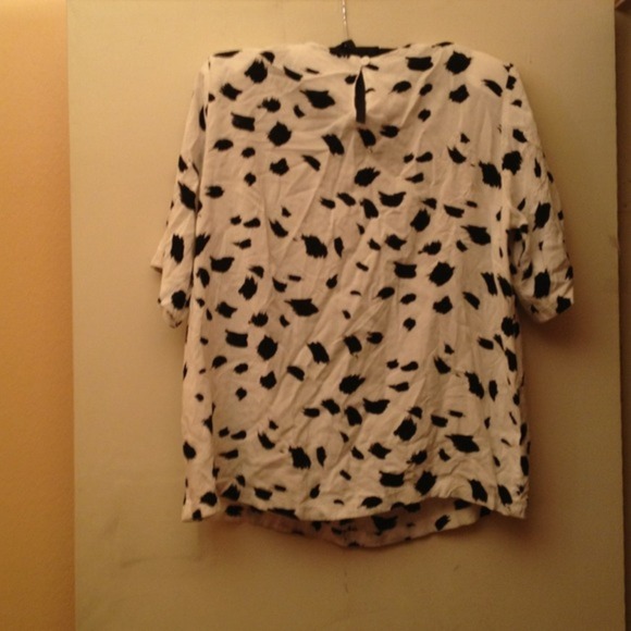 Short sleeve blk spot top - Picture 2 of 2